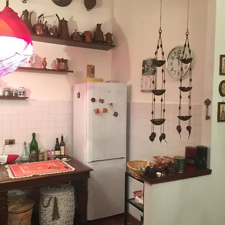 Lalla's Central Апартаменты Тортона