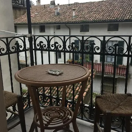 Lalla's Central